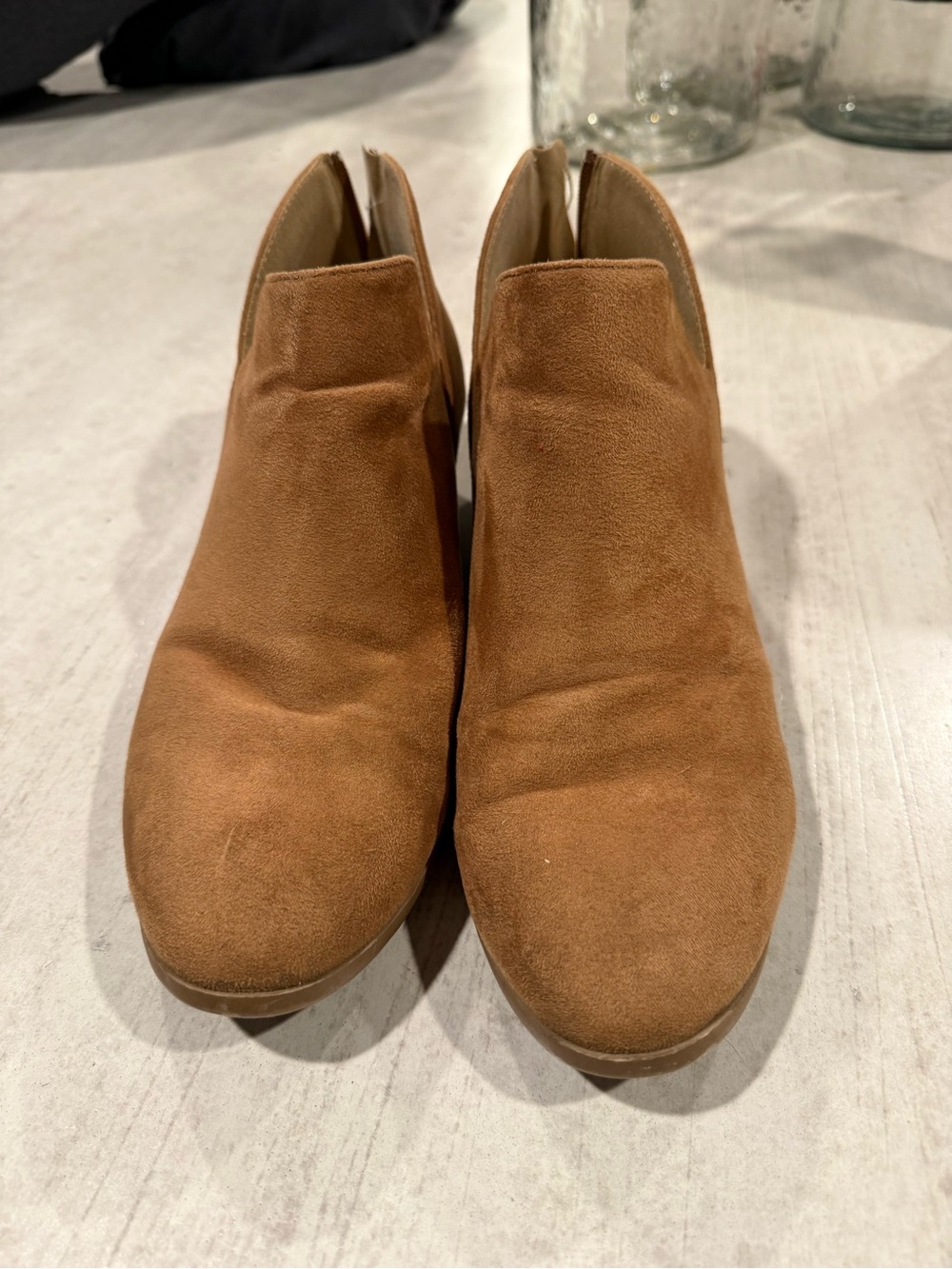 Soda Brand. 10m Woman’s Brown Suede Bootie. Slight Block Heel. GUC.